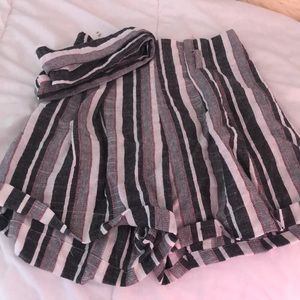 Paper bag waist shorts 💜